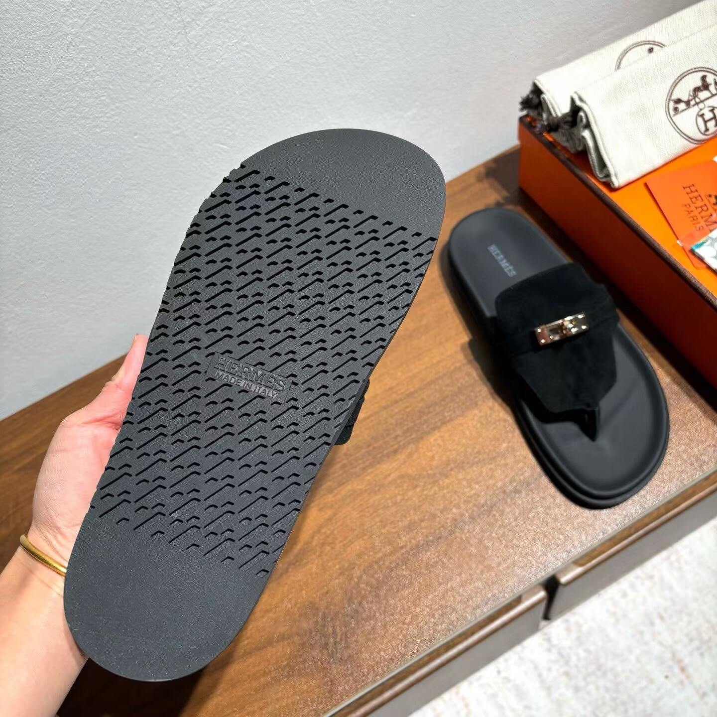 ua H**mes empire sandal gold hardware