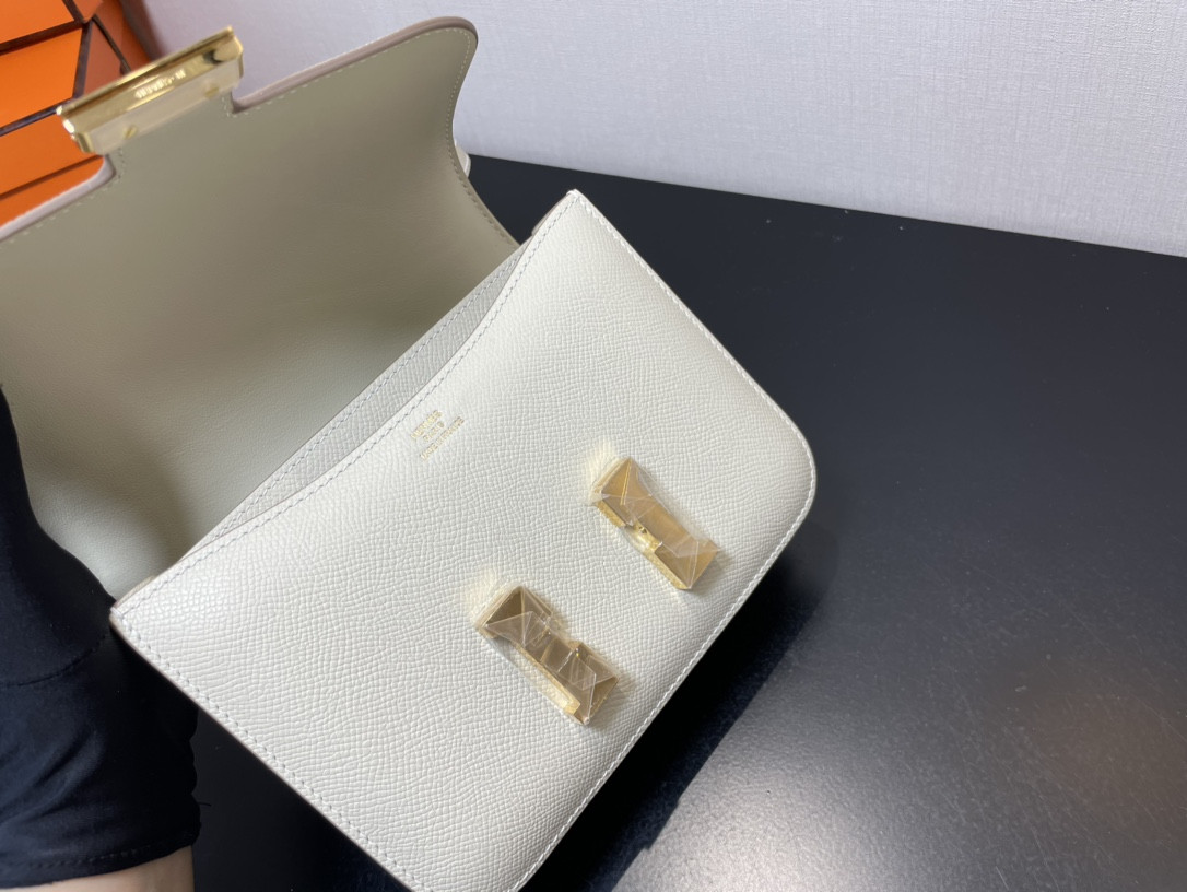 H**mes constance 19 epsom gold hardware 7.25" x 6.25" x 2.25"