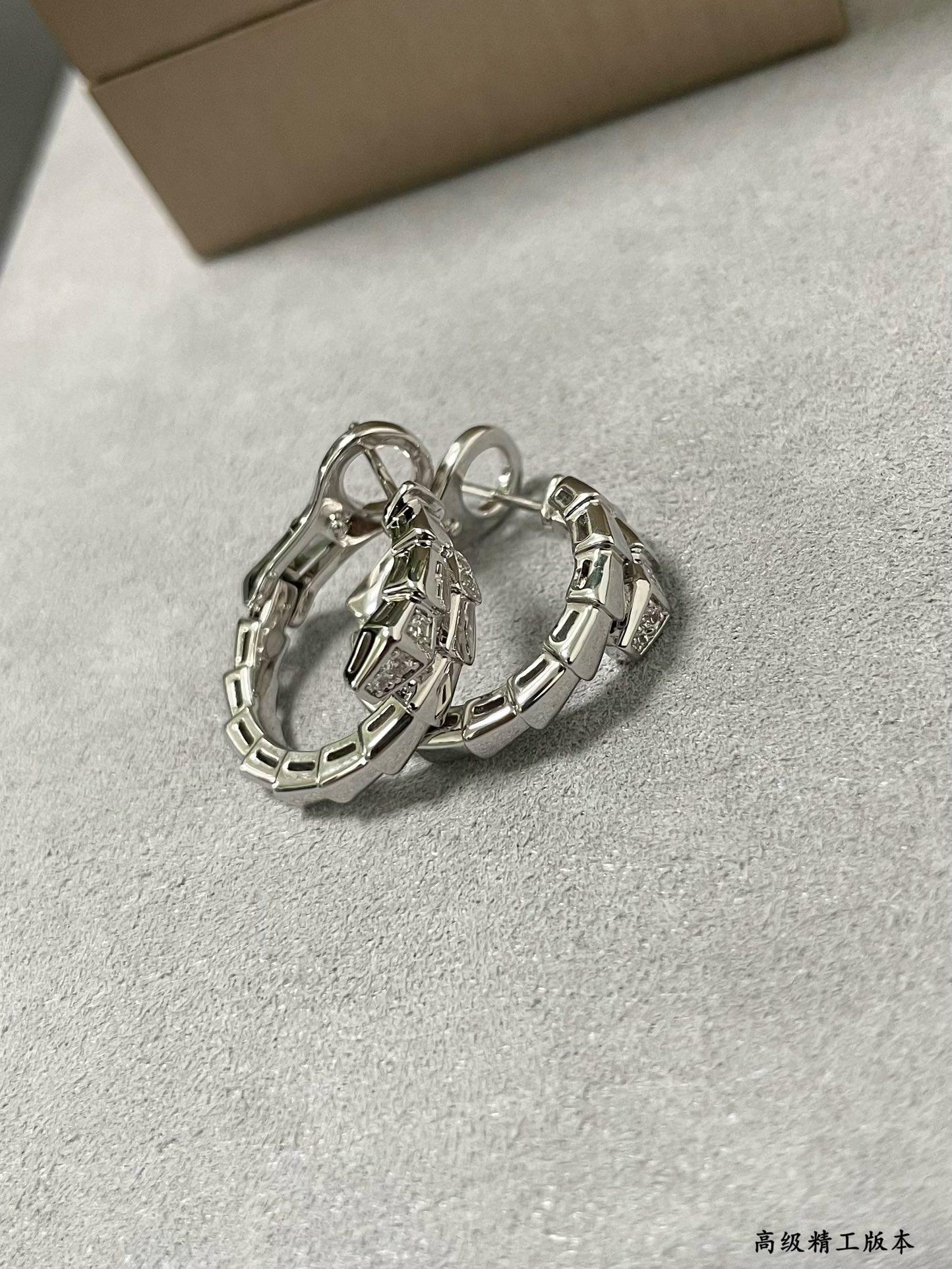 B*l*ai head and tail drill snake earrings