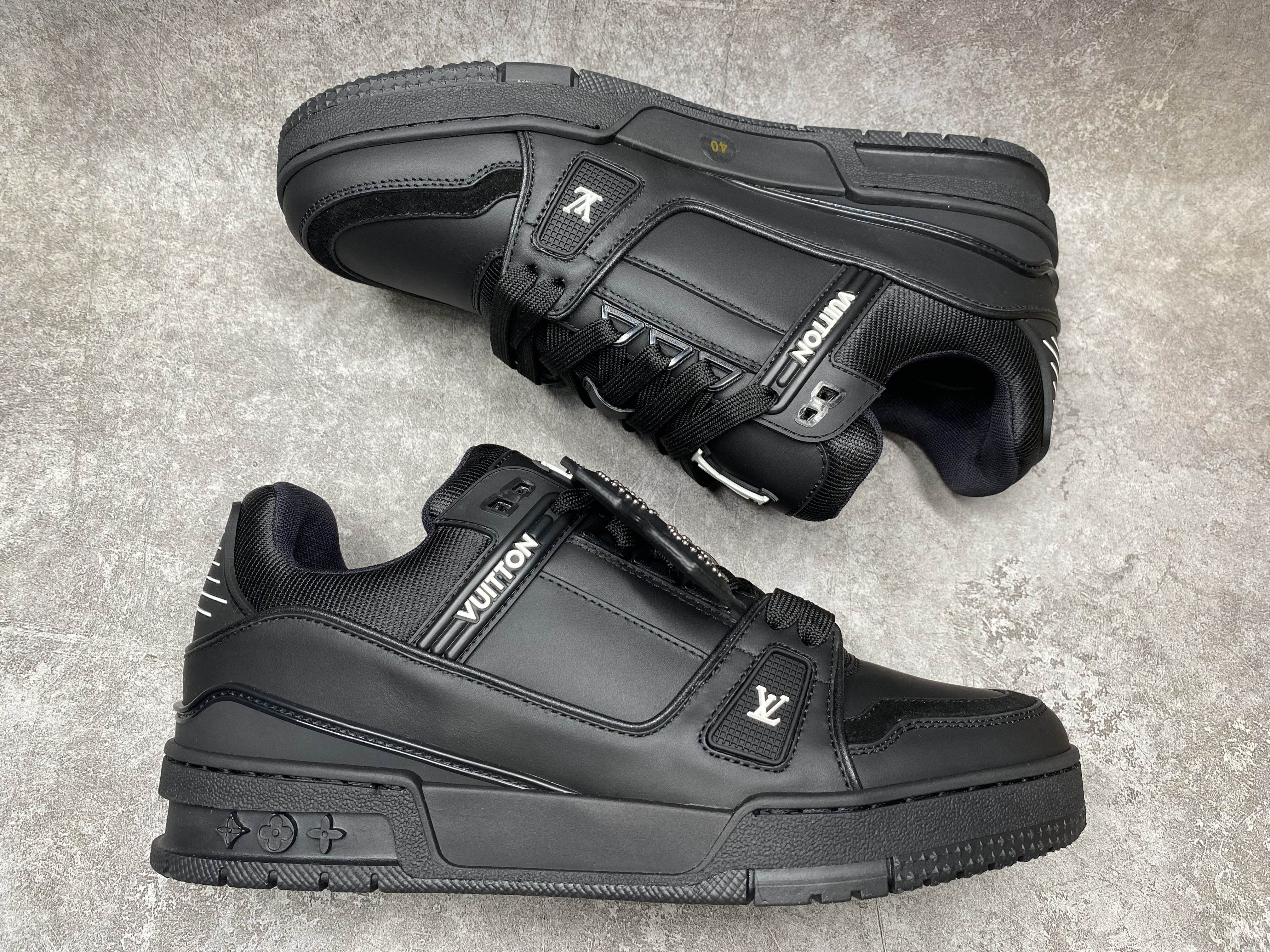 UA LV trainer Sneakers