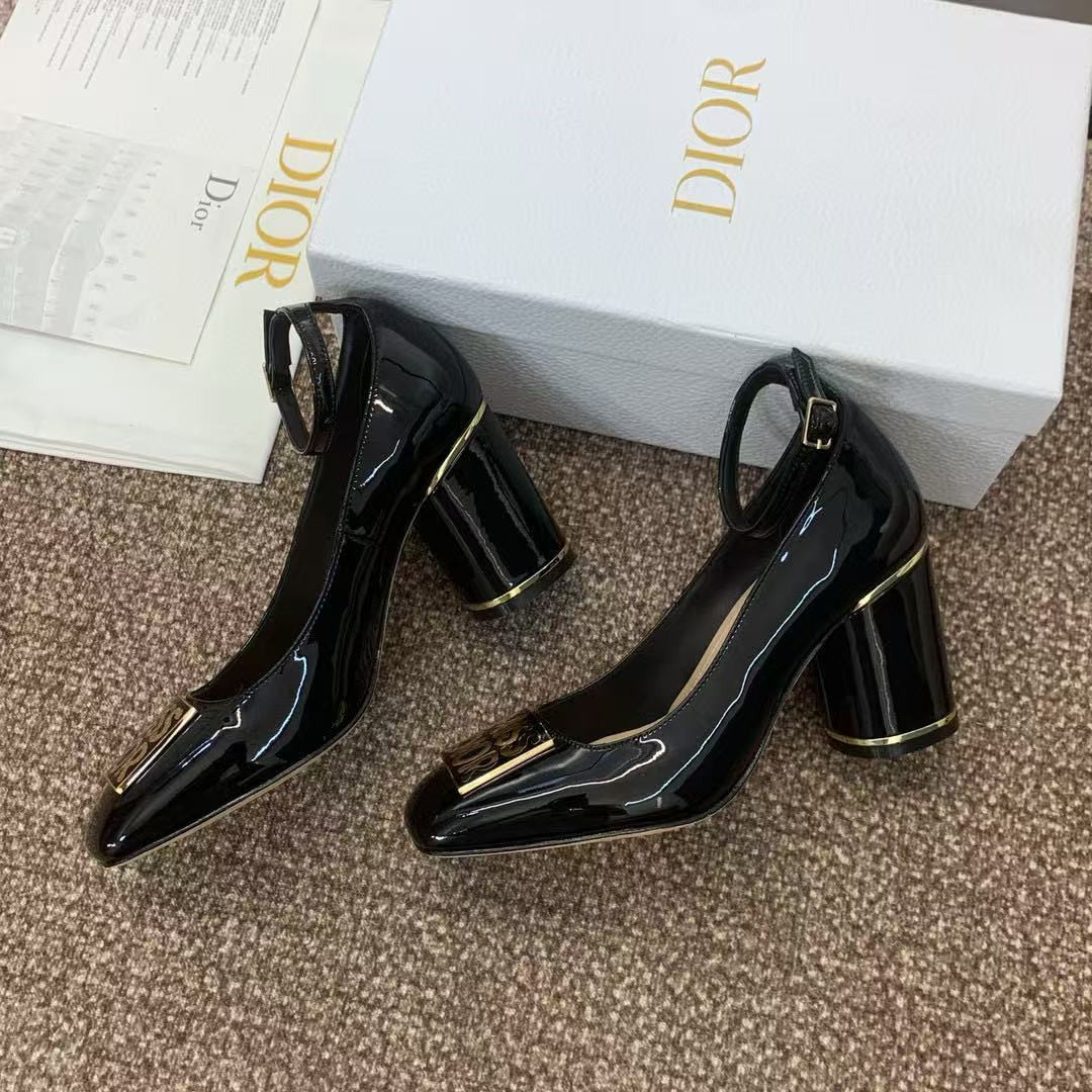 ua d*or miss d*or Gr*ffiti pump