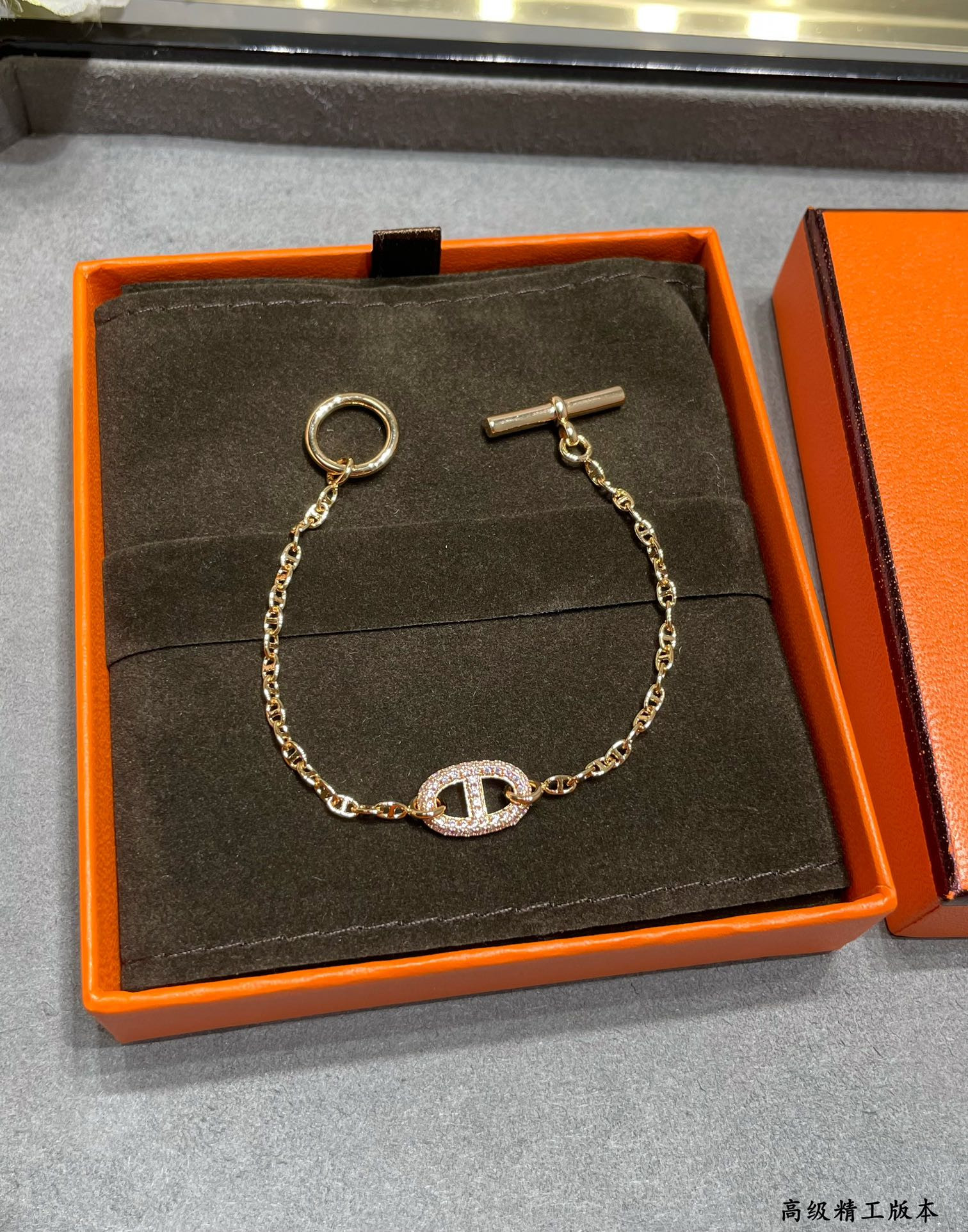 H**mes fully di*m*nd-encrusted h bracelet