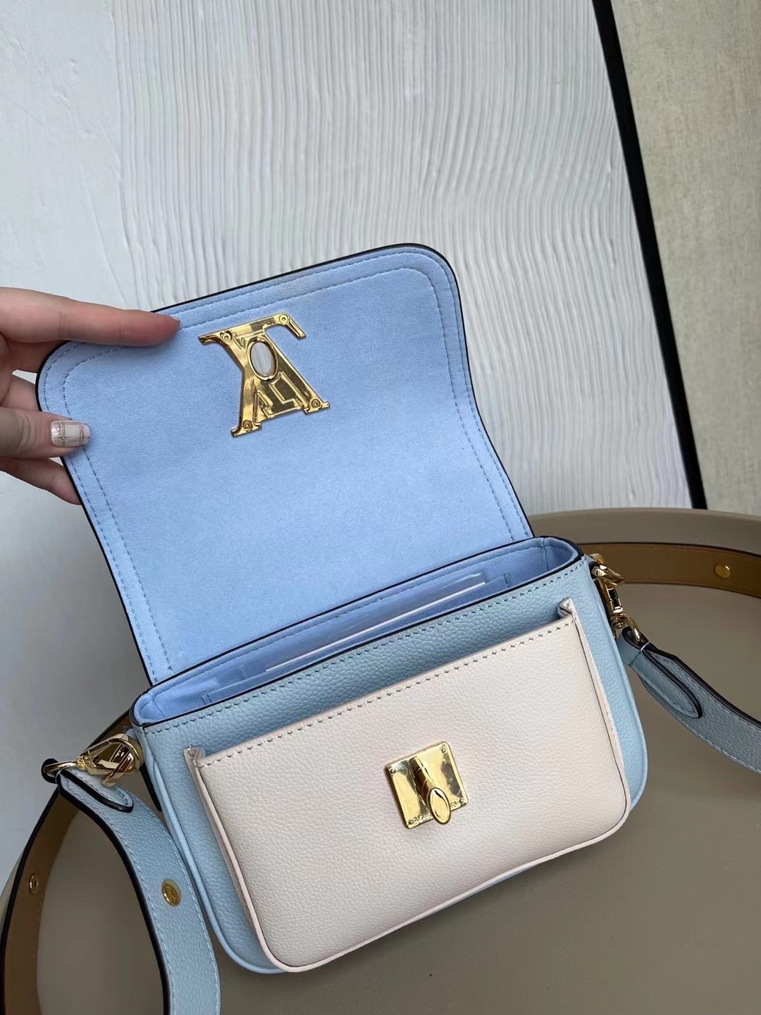LV LOCKME TENDER M59984