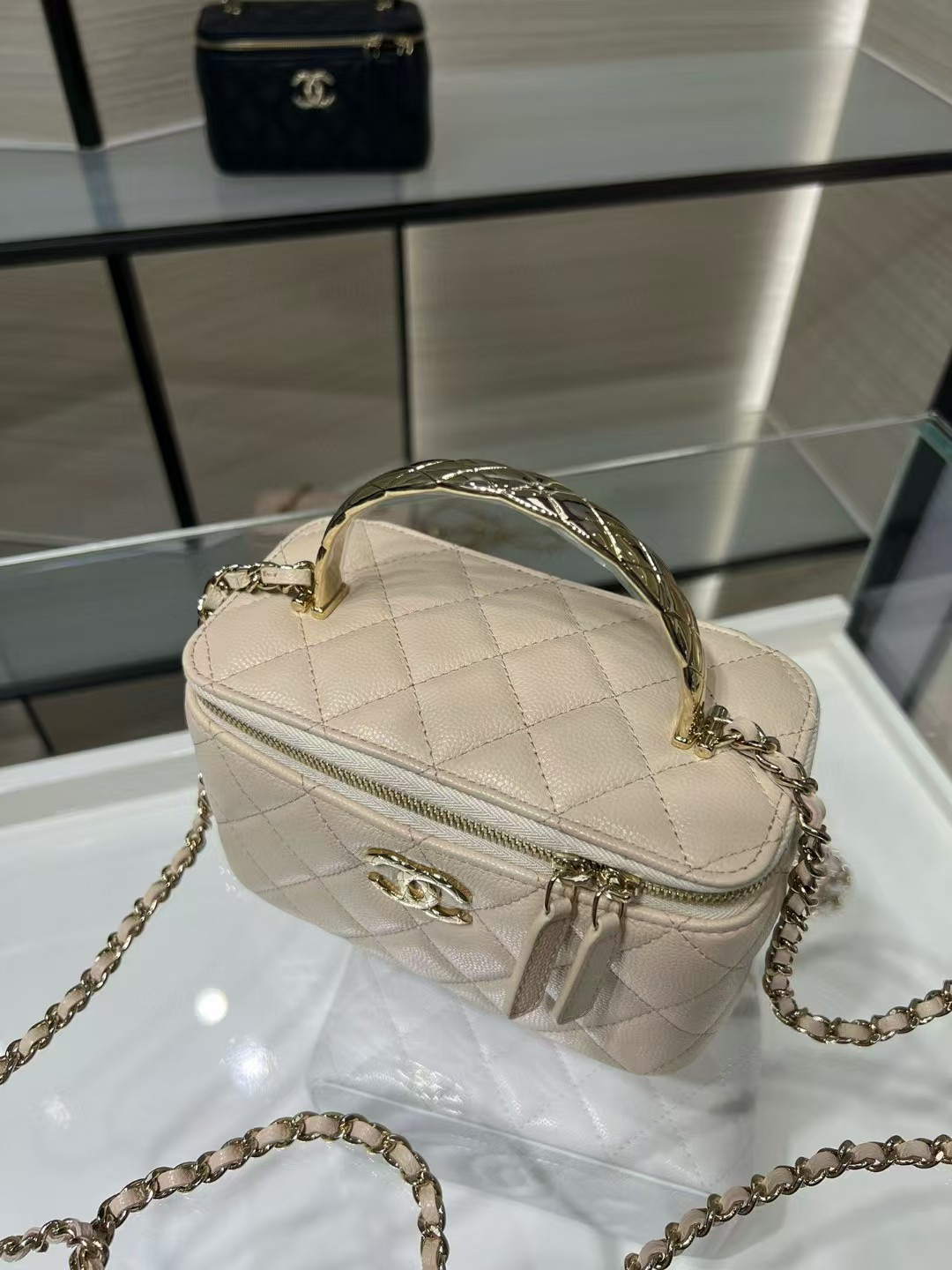 Ch*el clutch with chain ap4590 17x9.5x8cm