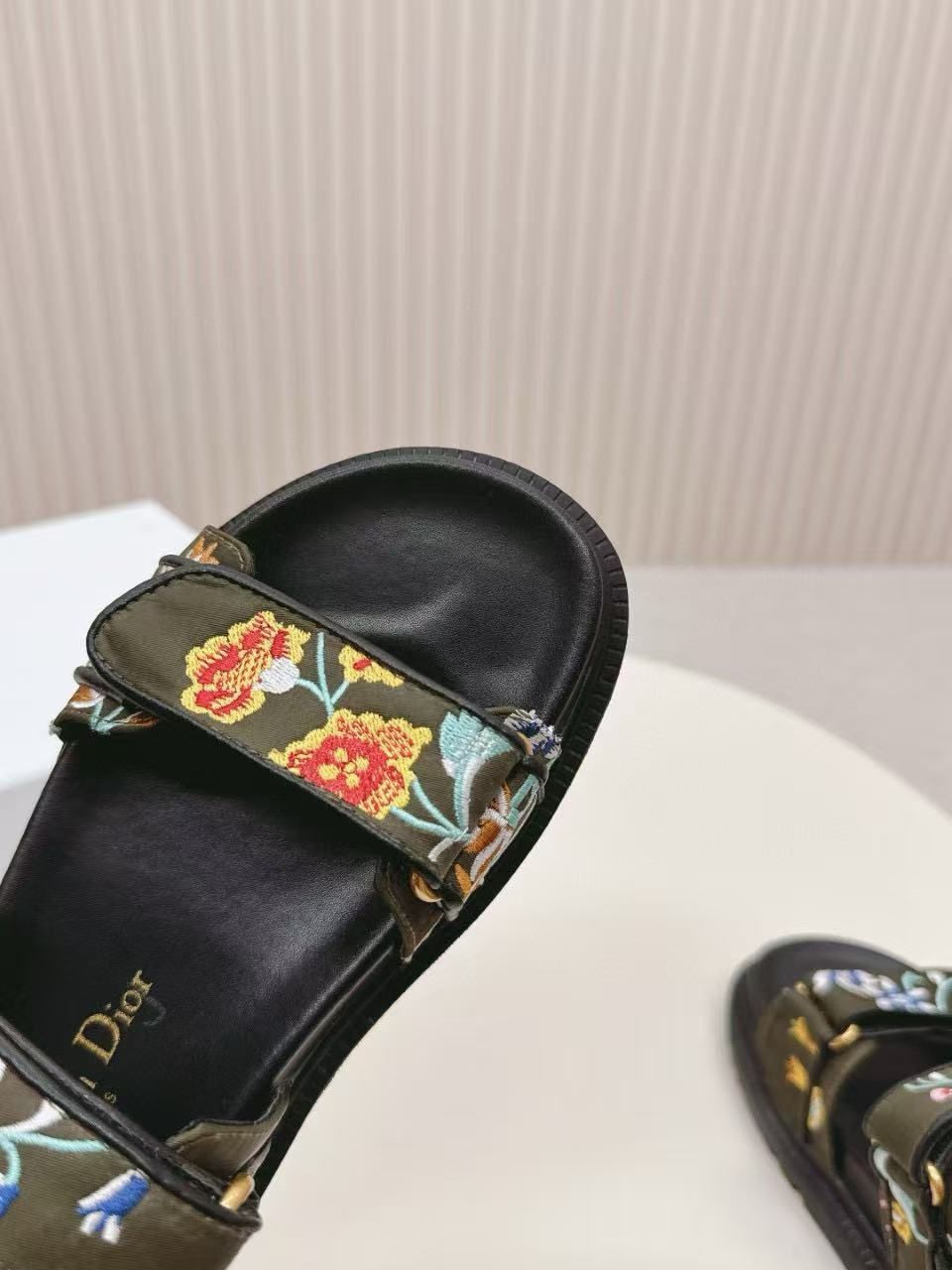 ua D*or D*oract sandals