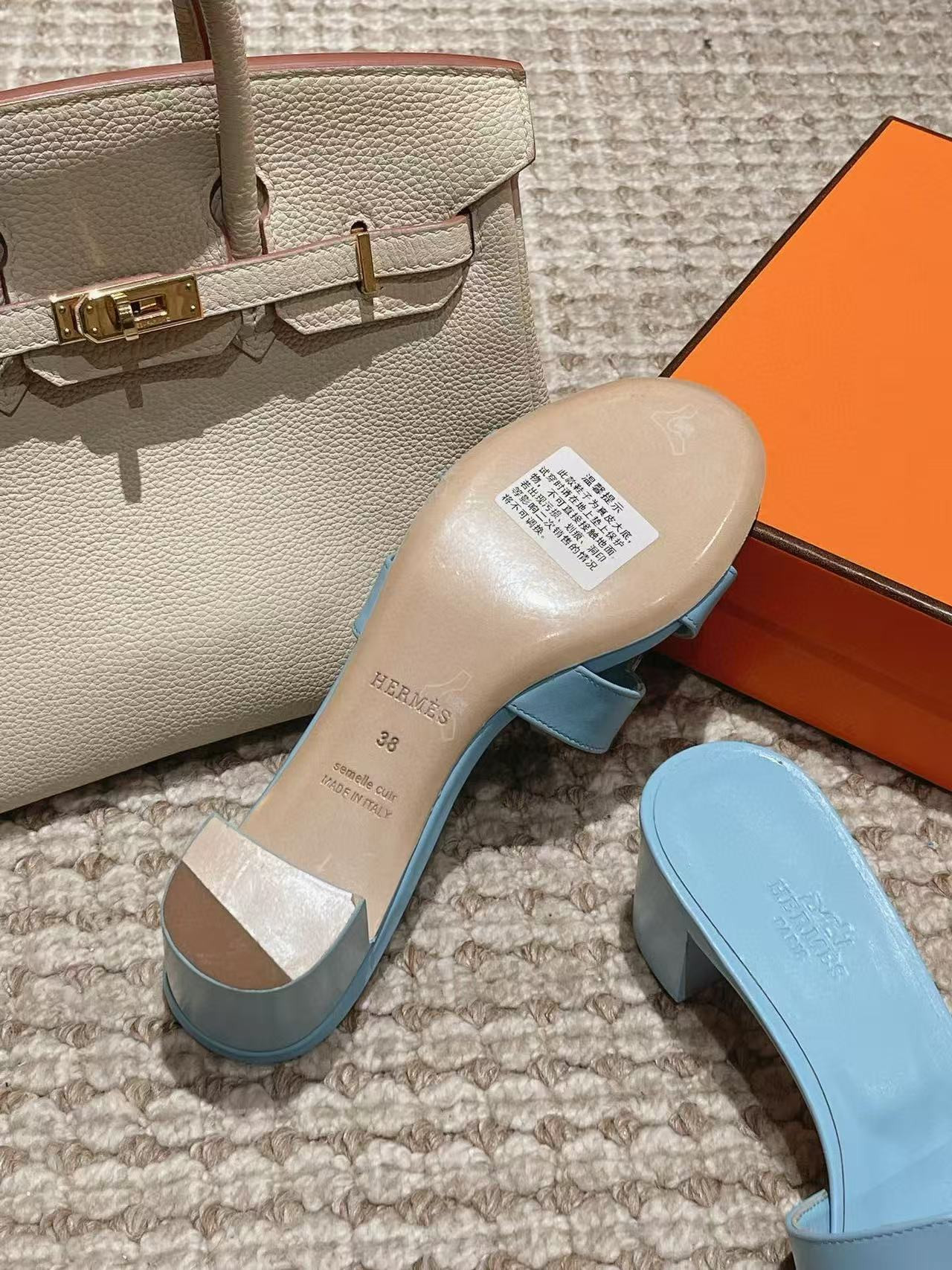 ua H**mes oasis sandal