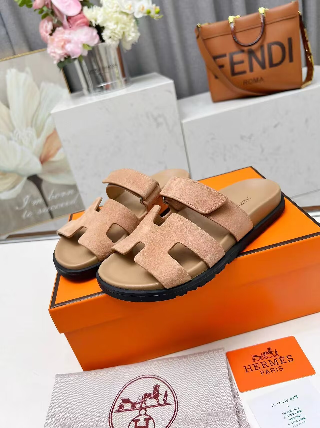 ua H**mes chypre sandal