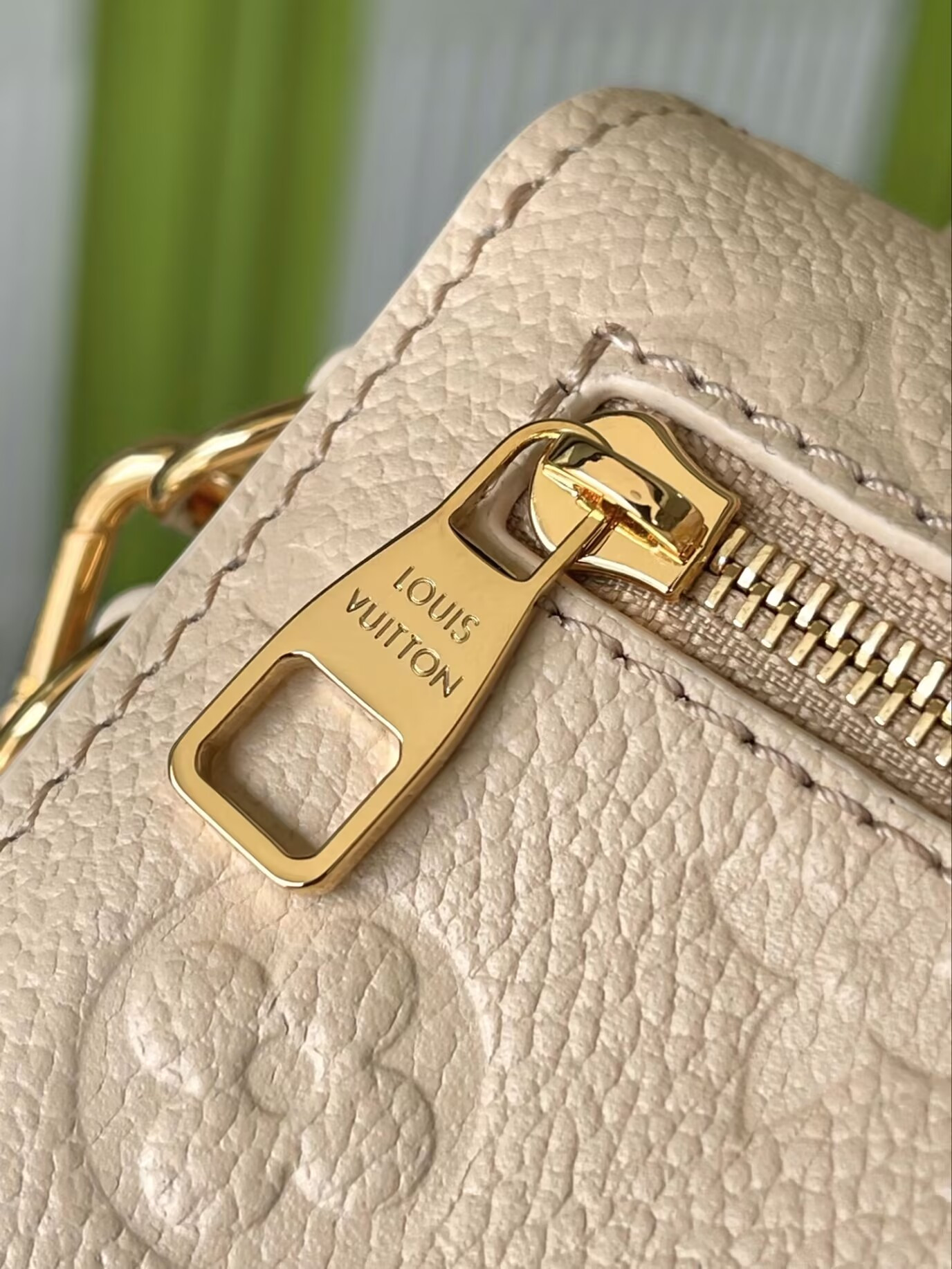 LV Pochette Metis EW M14322 21.5x13.5x6cm