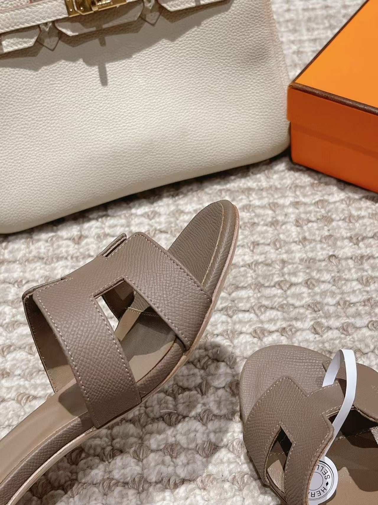 ua H**mes oasis sandal