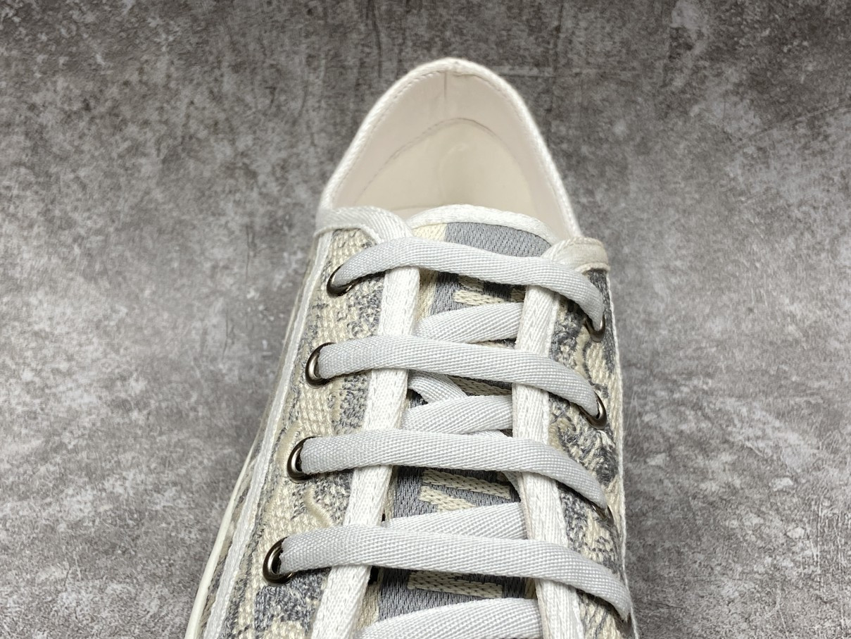 D*or walk n D*or patch embroidery grey
