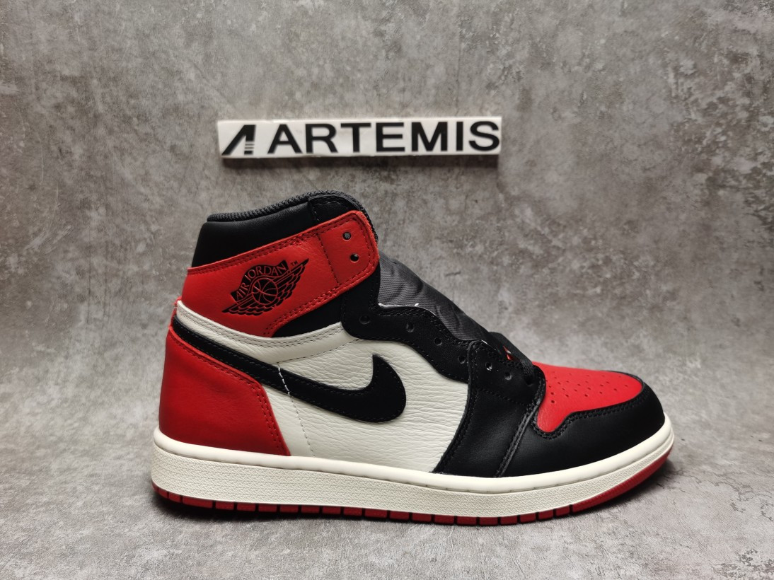 Air Jordan 1 Retro High Bred Toe