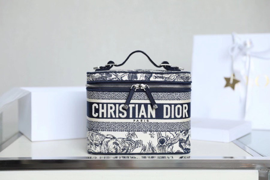 D*or travel make up bag