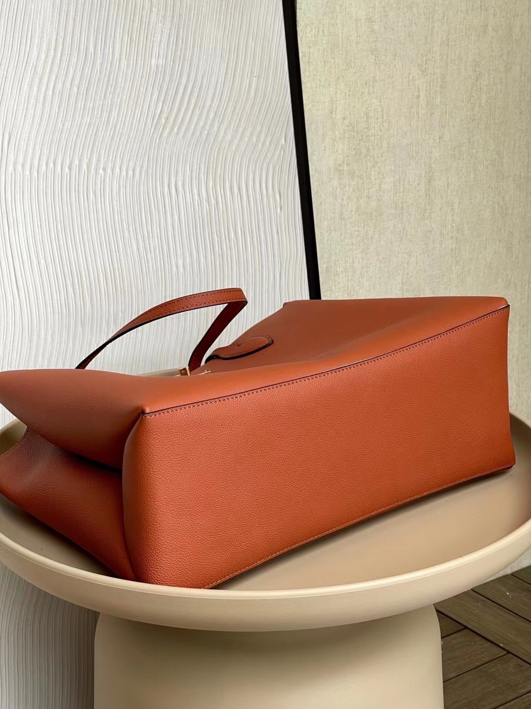 LV LOCKME SHOPPER M58927