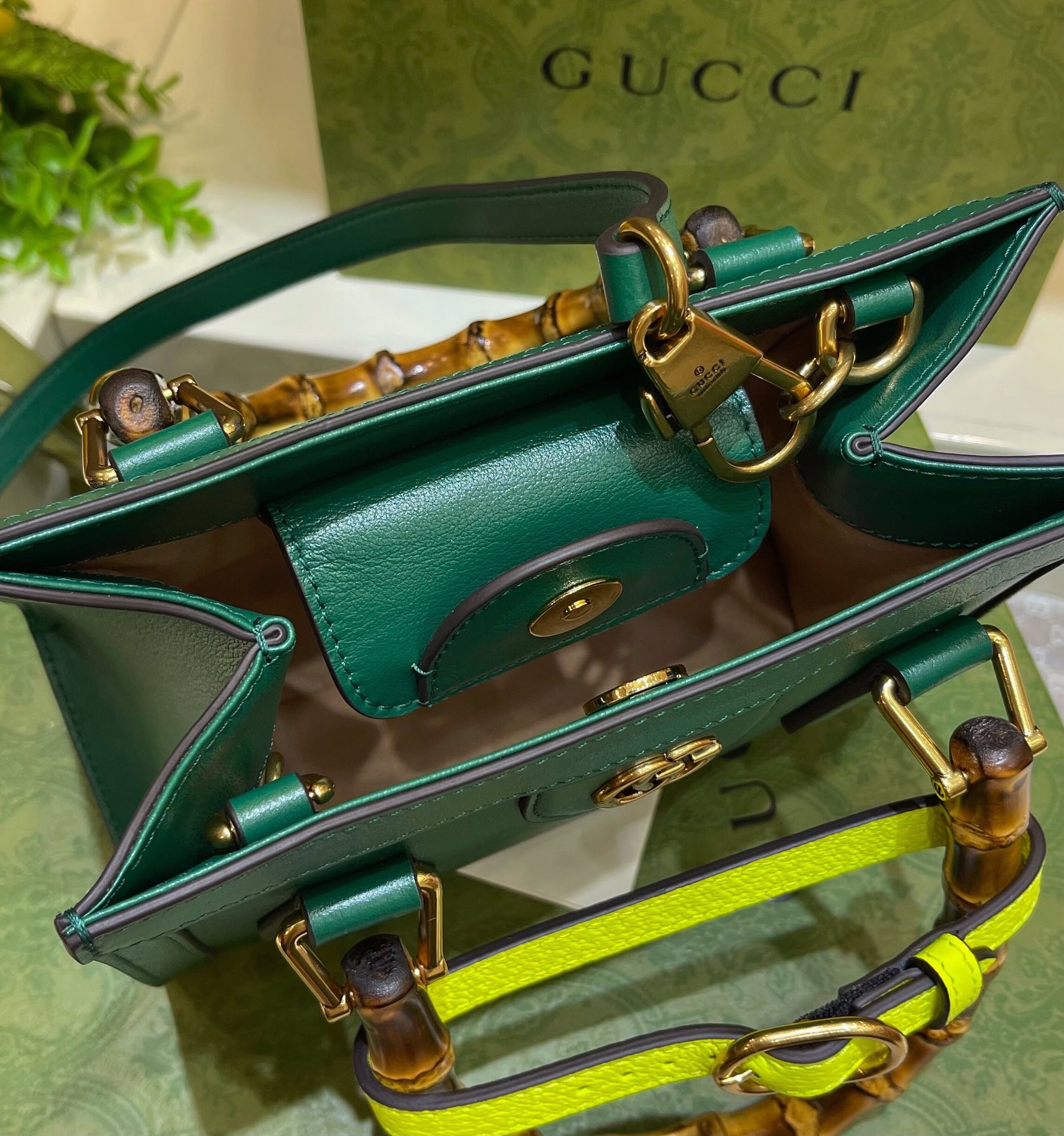 G*u*i diana mini tote bag green 20w x 16h x 10d cm