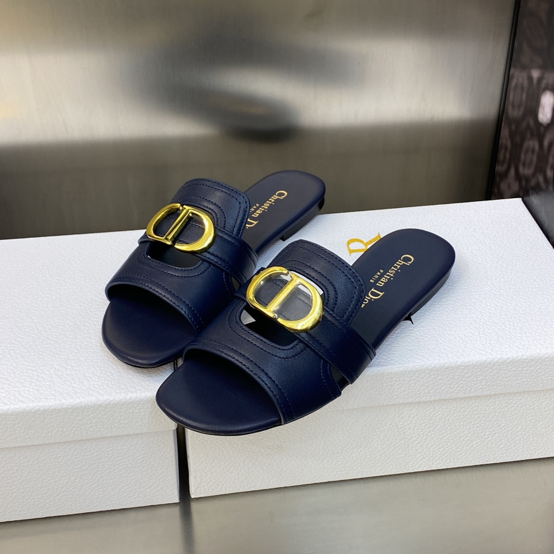 ua D*or 30 montaigne slide