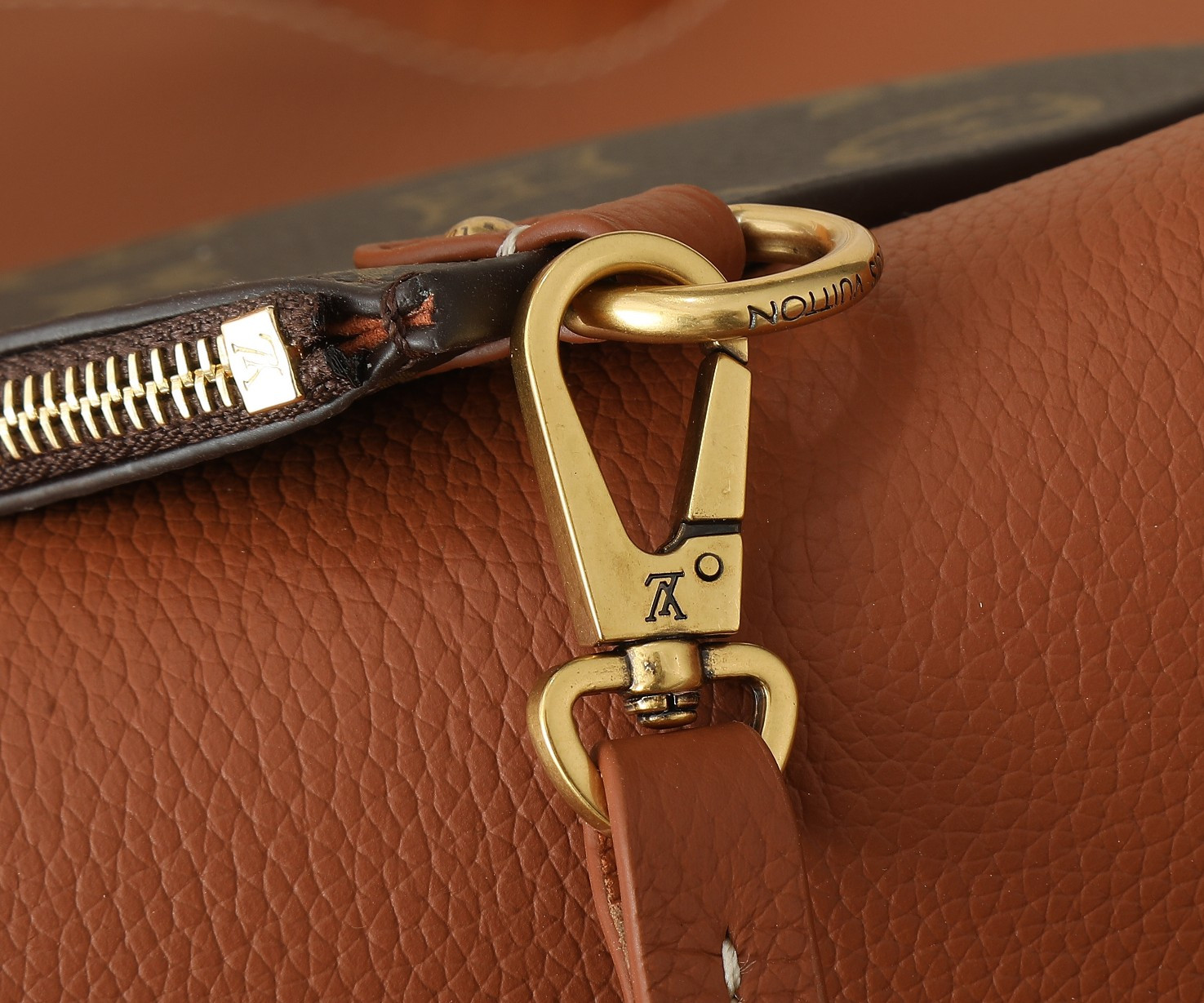 LV Low Key Hobo MM M25354 12.2 x 13.8 x 7.1 in