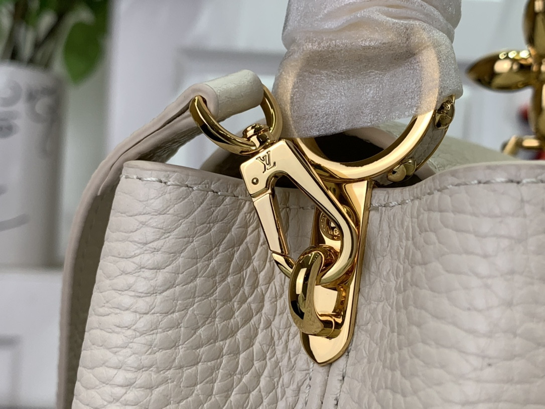 LV Capucines Mini M24981 8.3 x 5.5 x 3.1 inches