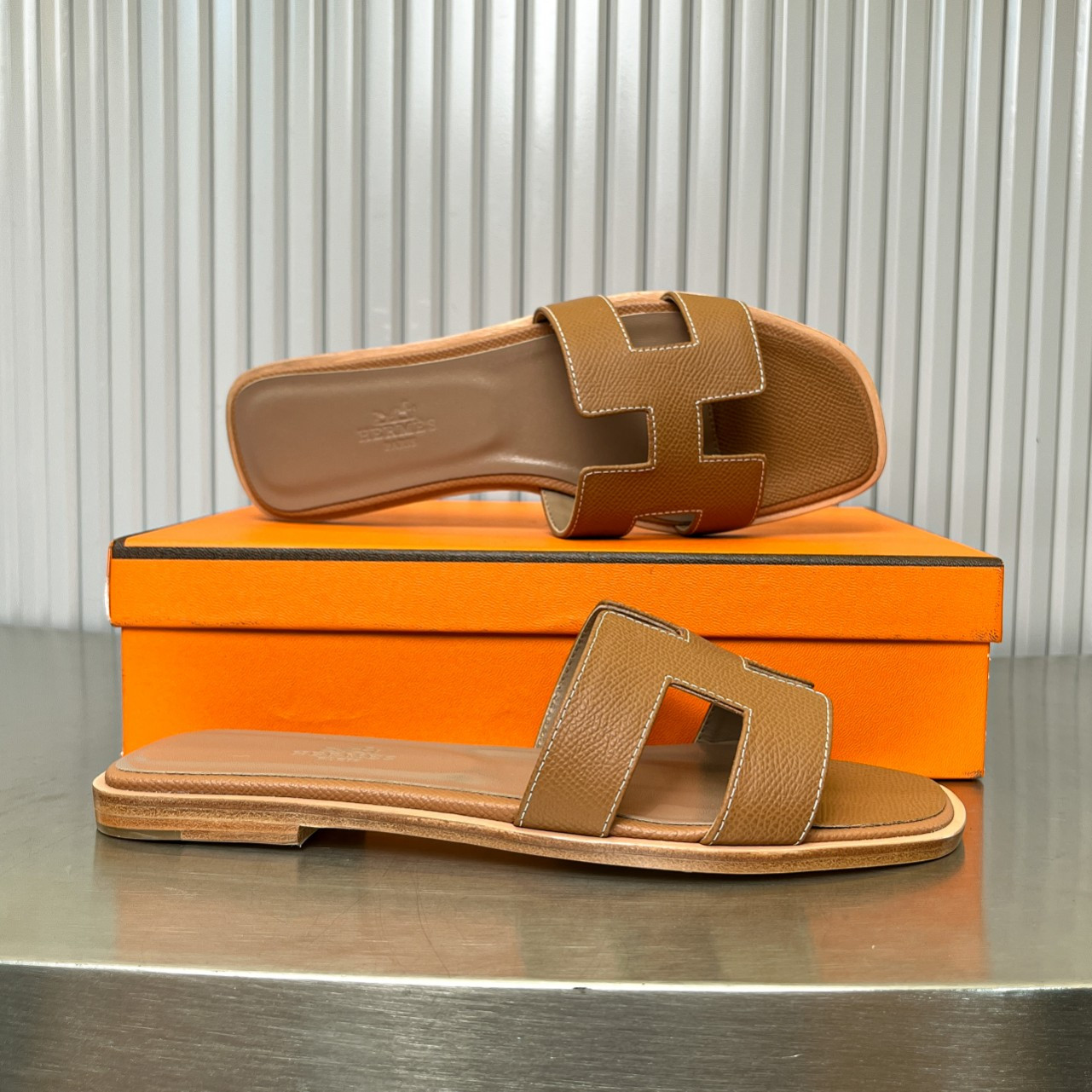 ua H**mes oran sandal