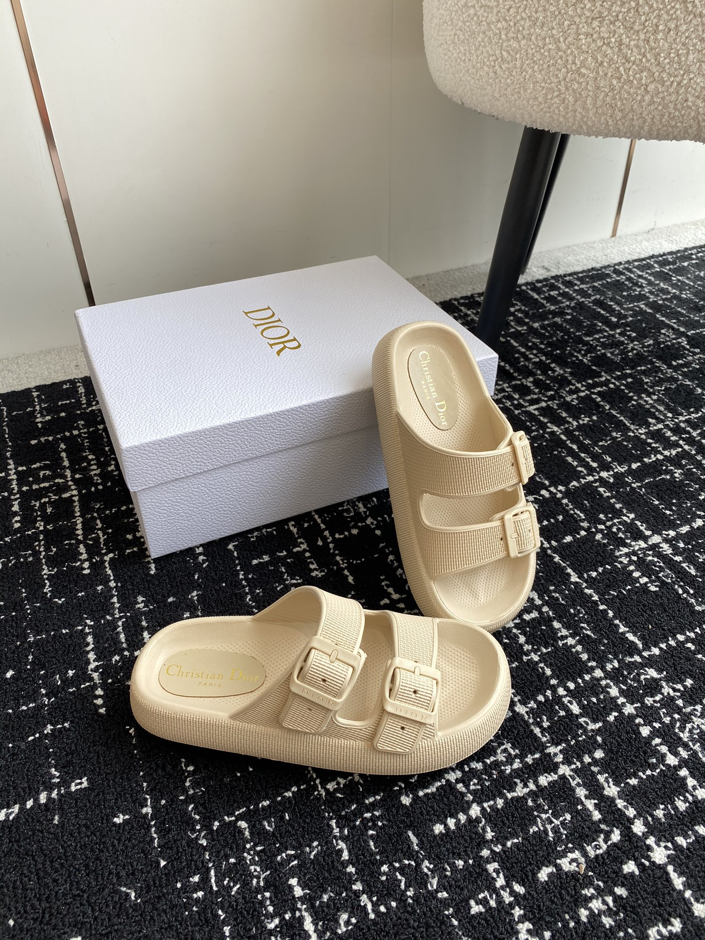 ua D*or slide