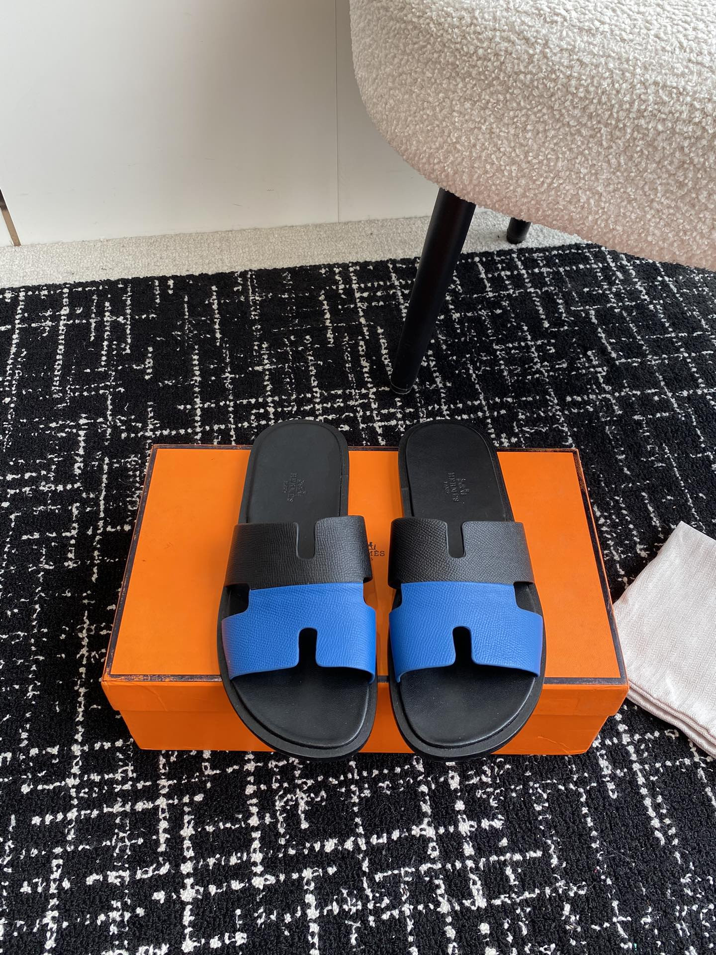 ua H**mes izmir sandal