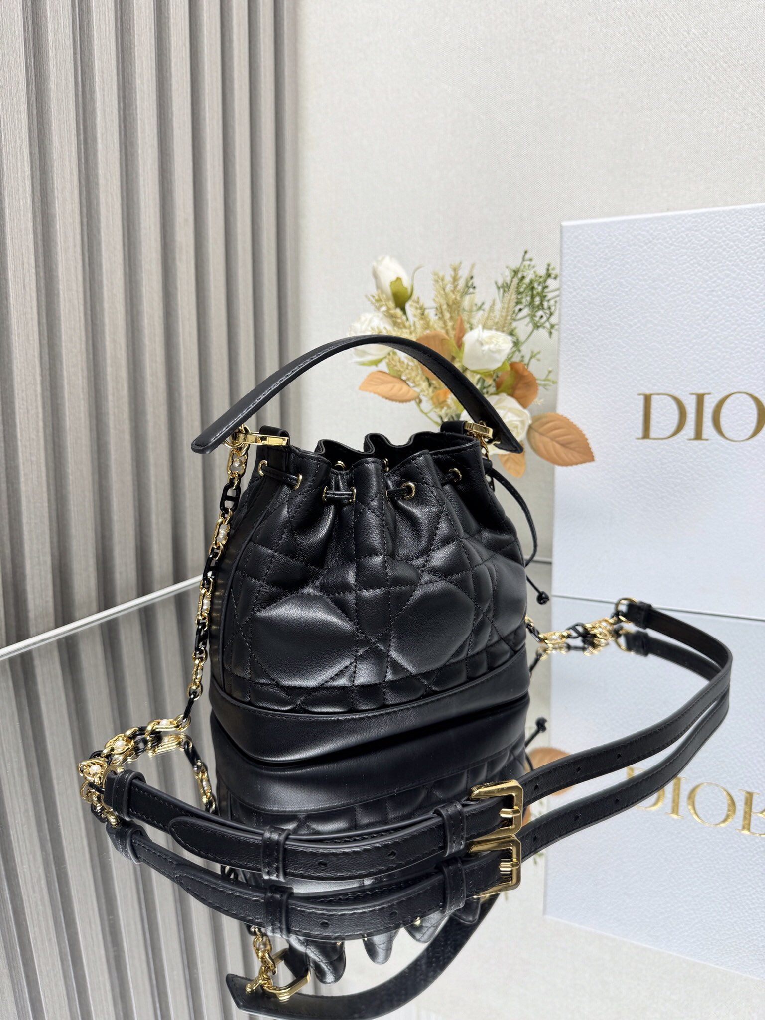 small D*or jolie bucket bag 17 x 16 x 10.5 cm