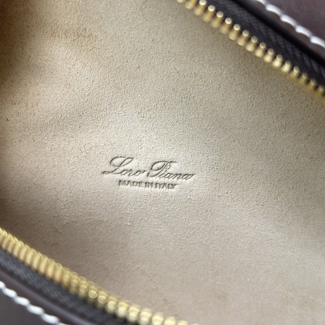 L**o p*ana extra pocket l19 smooth calfskin 11 x 19 x 6.5 cm