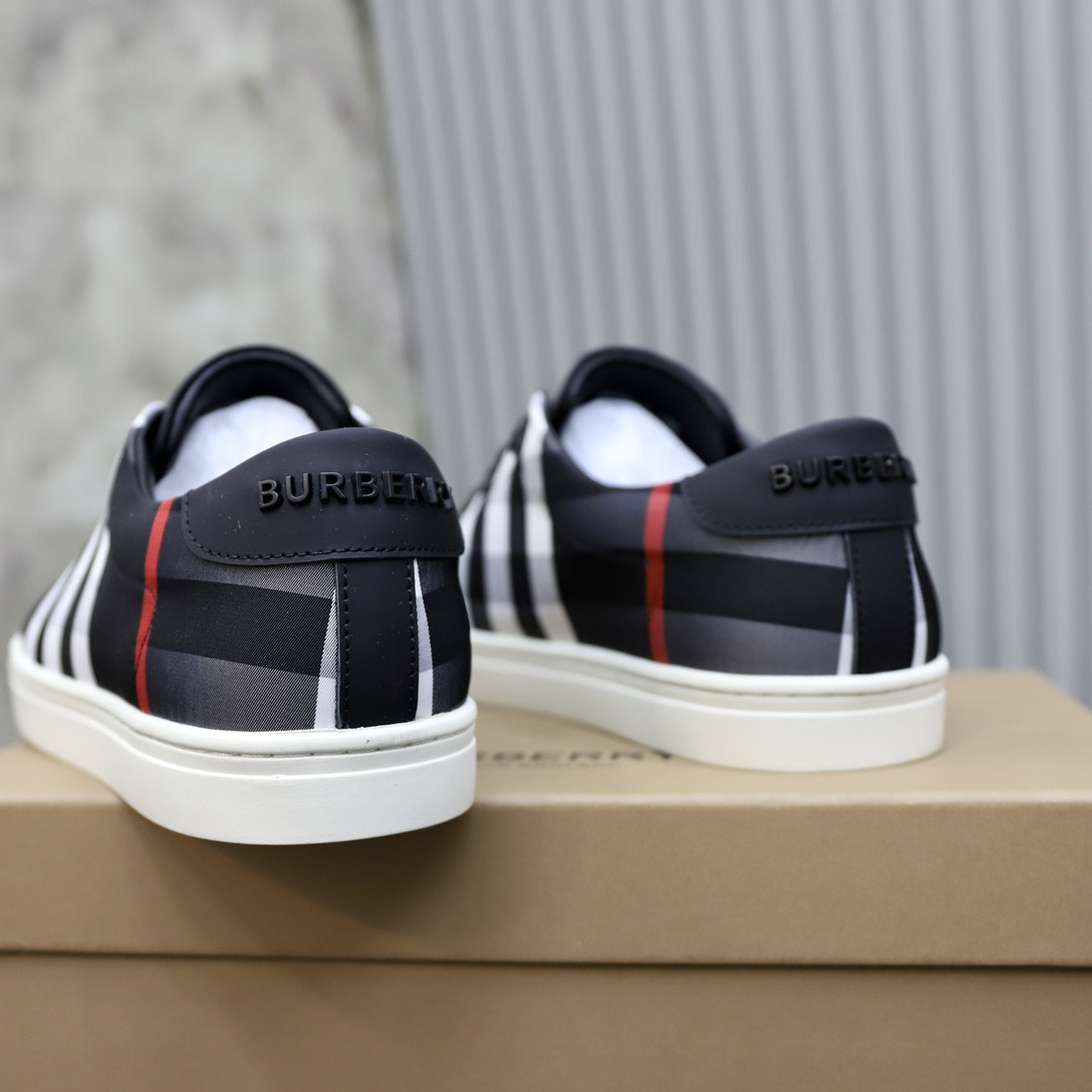 ua B**rry check sneakers