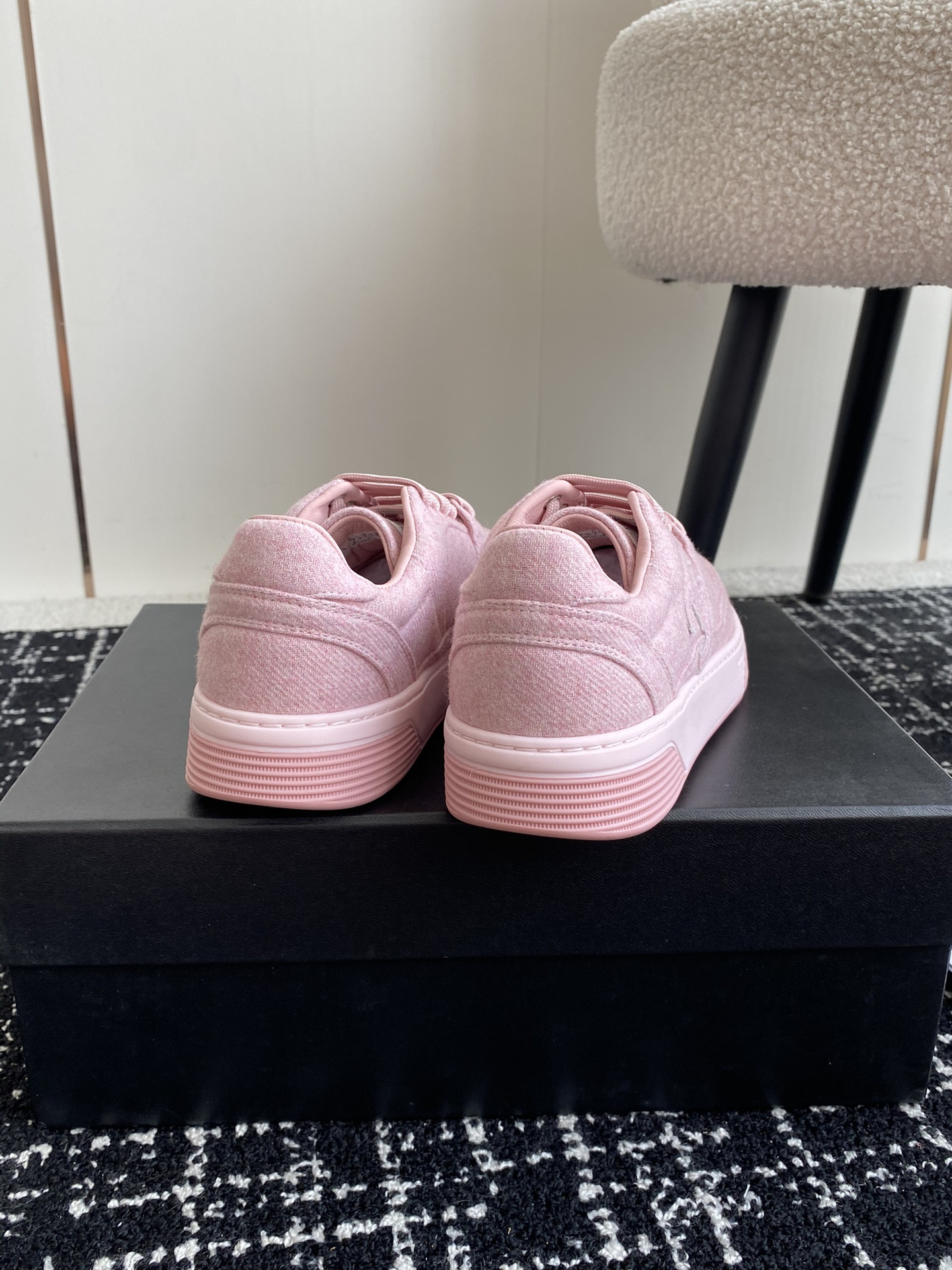 ua Ch*el sneaker