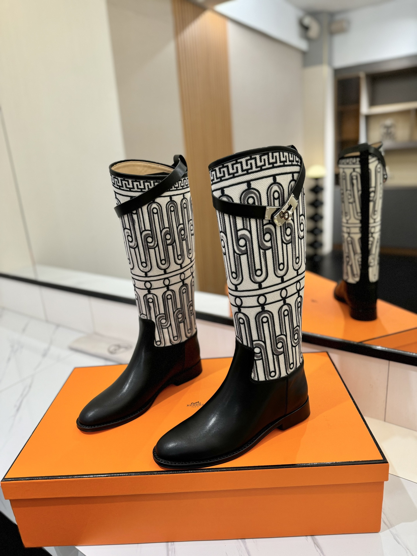 ua H**mes jumping boots