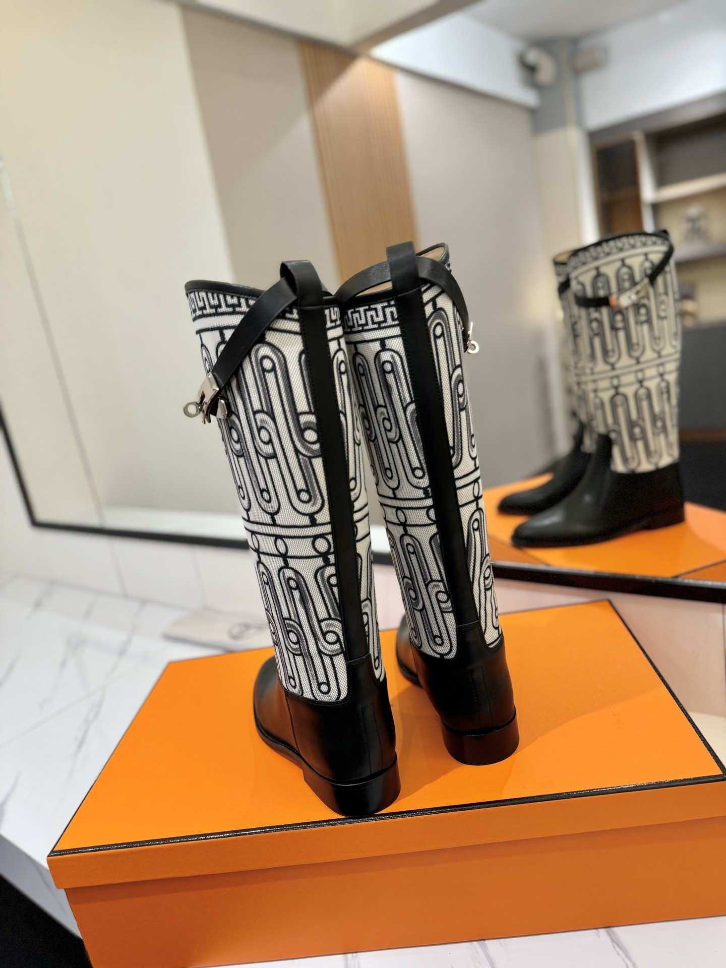ua H**mes jumping boots