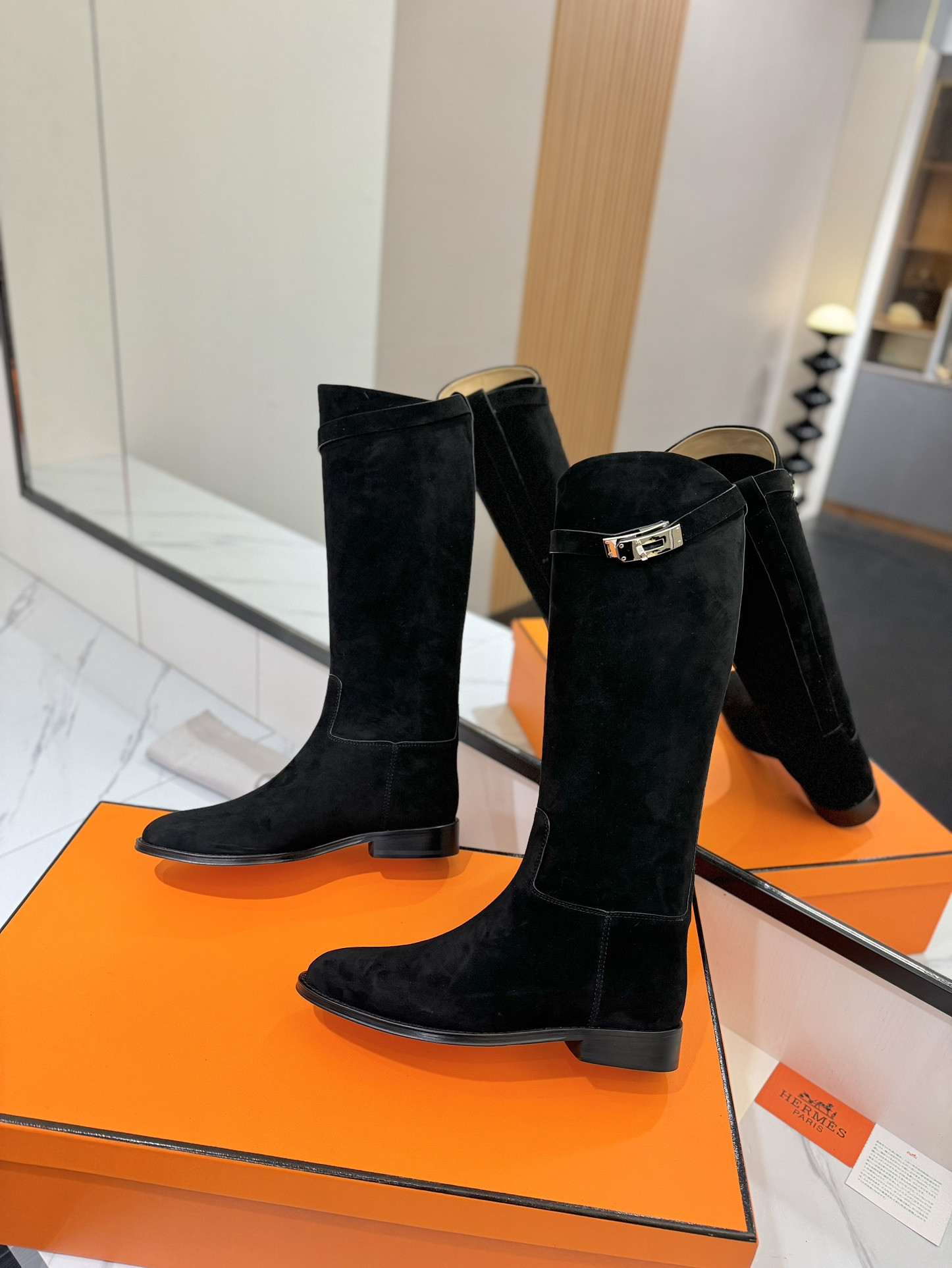 ua H**mes jumping boots