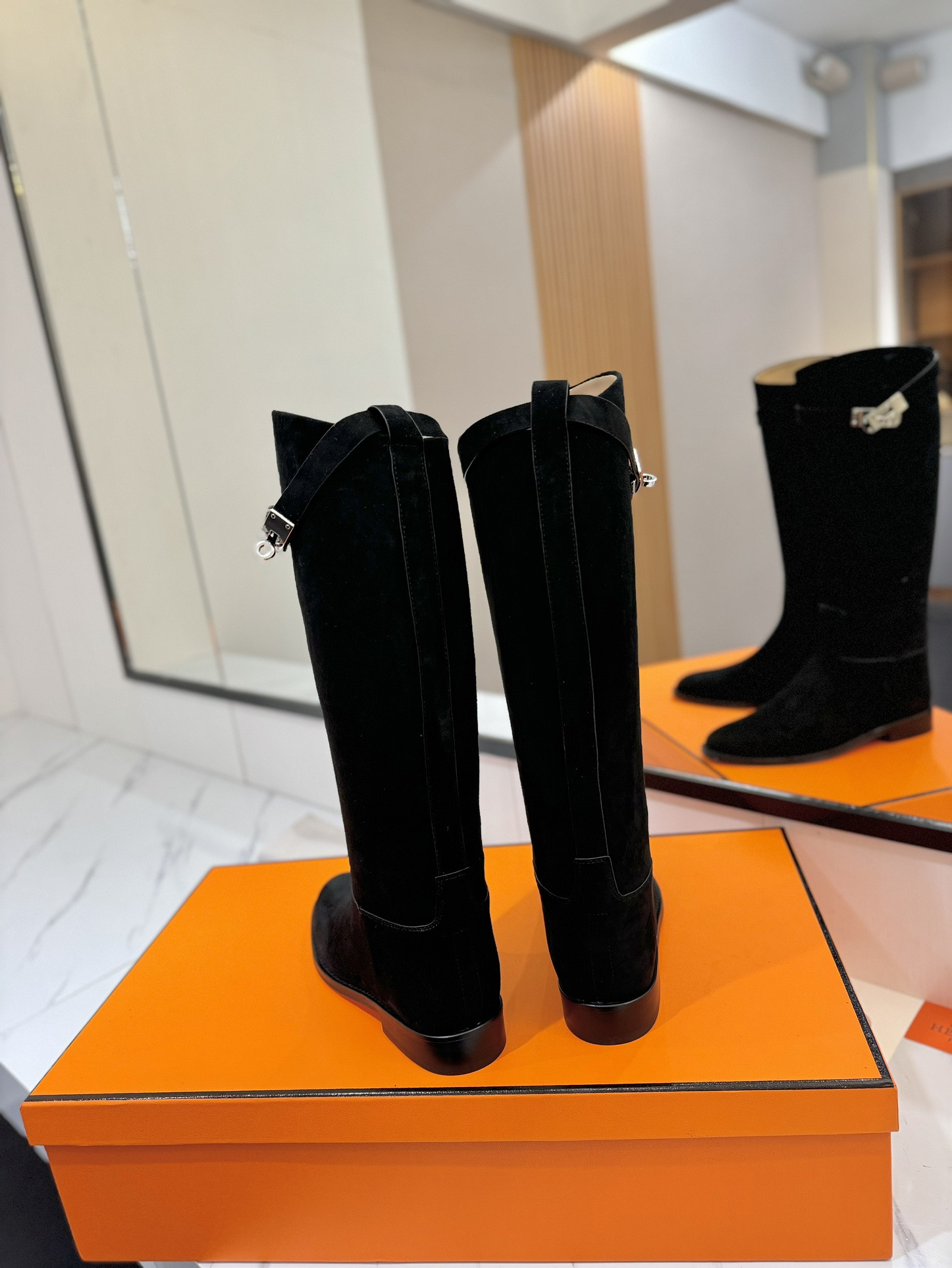 ua H**mes jumping boots