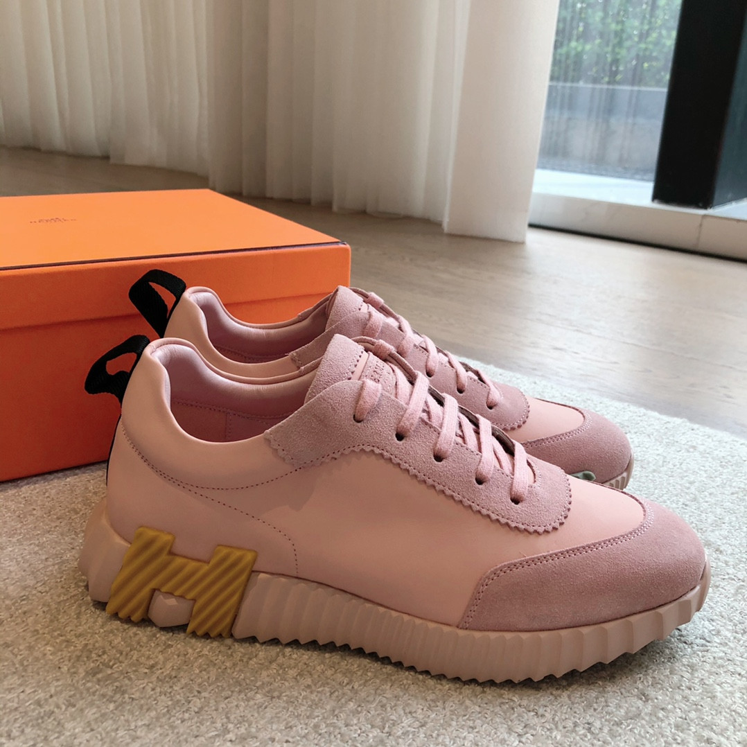 ua H**mes bouncing sneaker