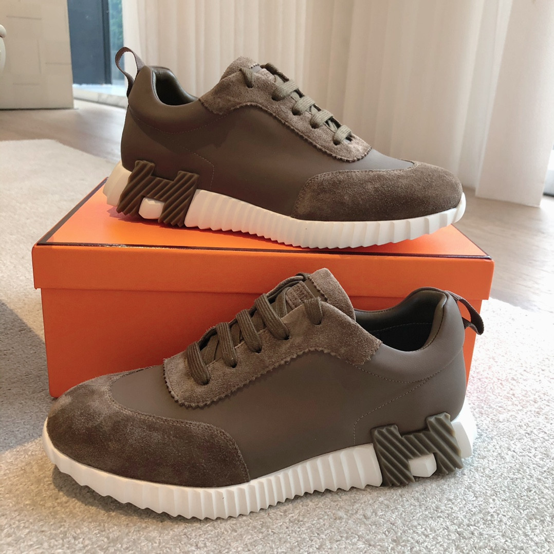 ua H**mes bouncing sneaker