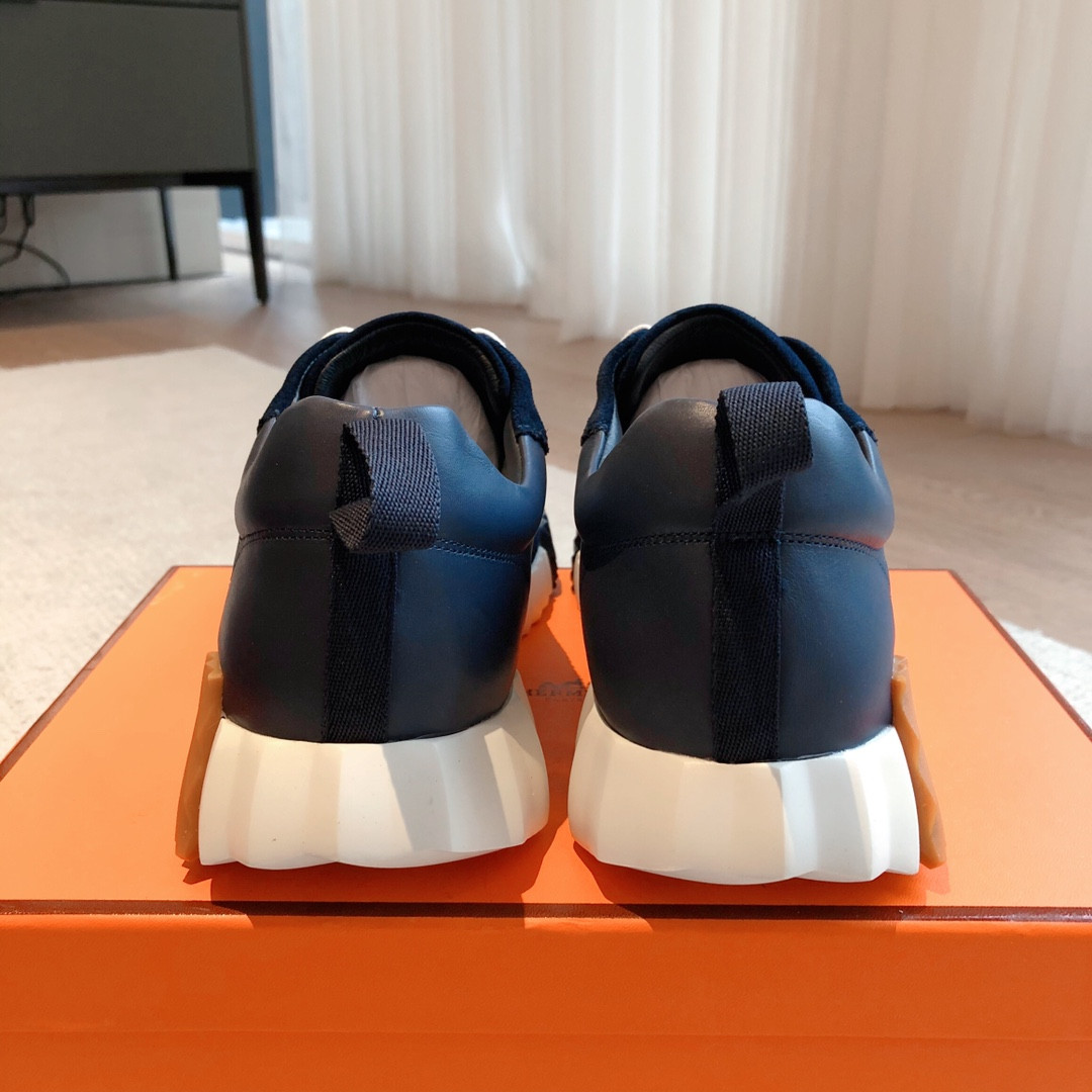 ua H**mes bouncing sneaker