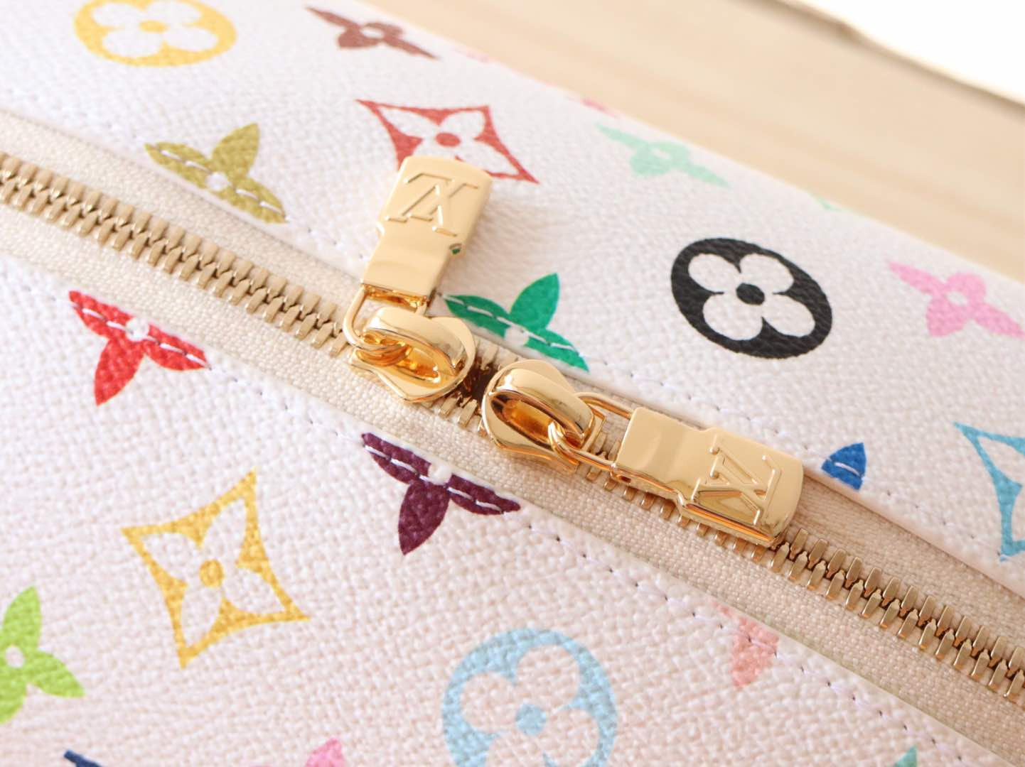 LV POCHETTE COSMÉTIQUE M13743 27x18x9cm