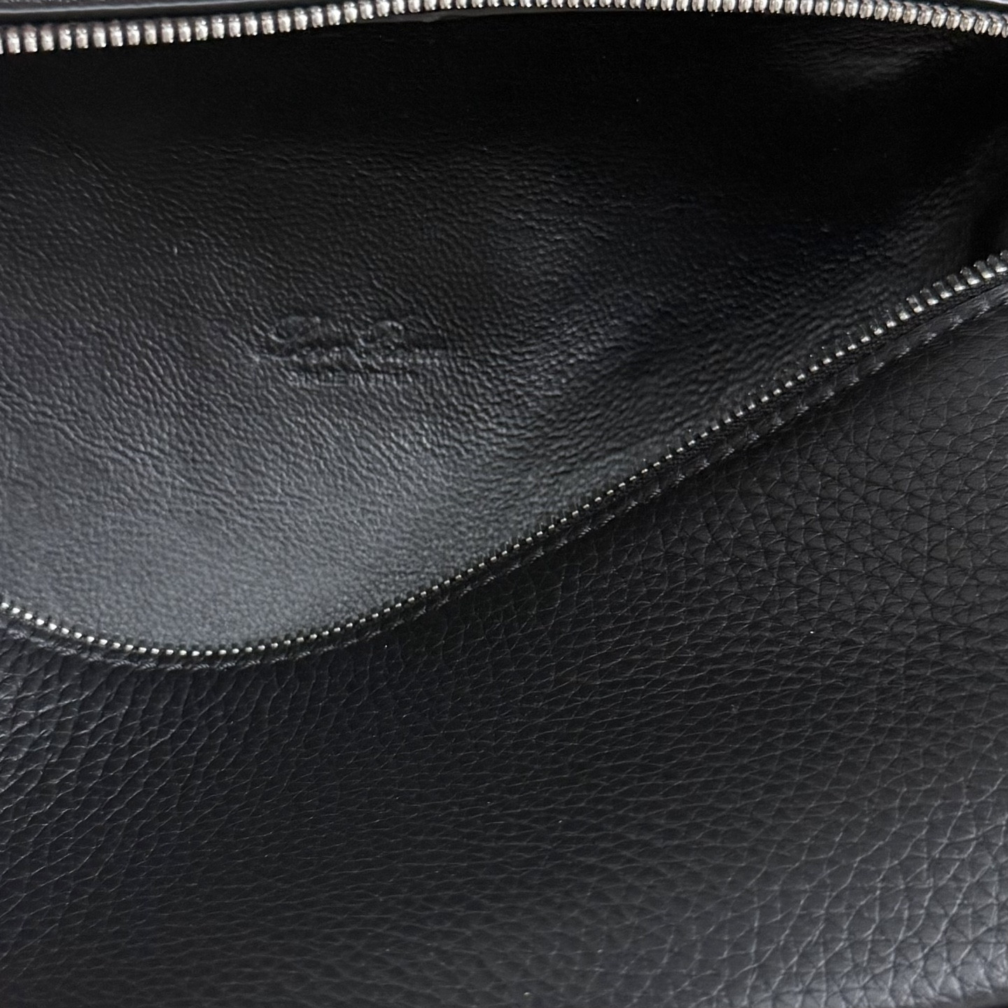 L**o p*ana extra pocket l19 grained calfskin 11 x 19 x 6.5 cm