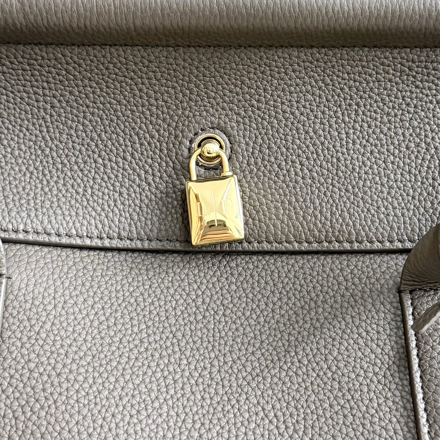 L**o p*ana loom l32 calfskin 33x23x18cm