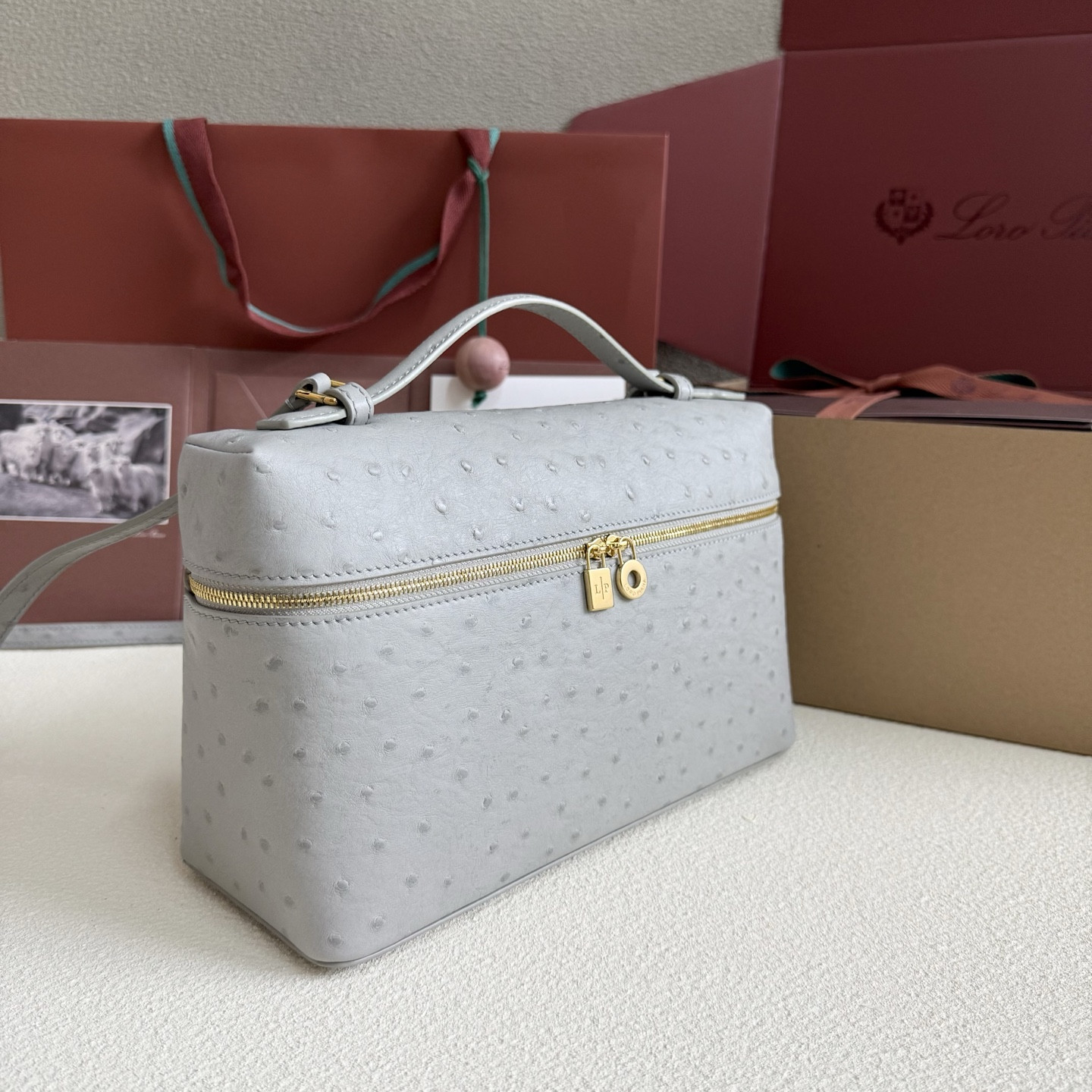 L**o p*ana extra pocket l27 ostrich-grained leather 16x27x10cm