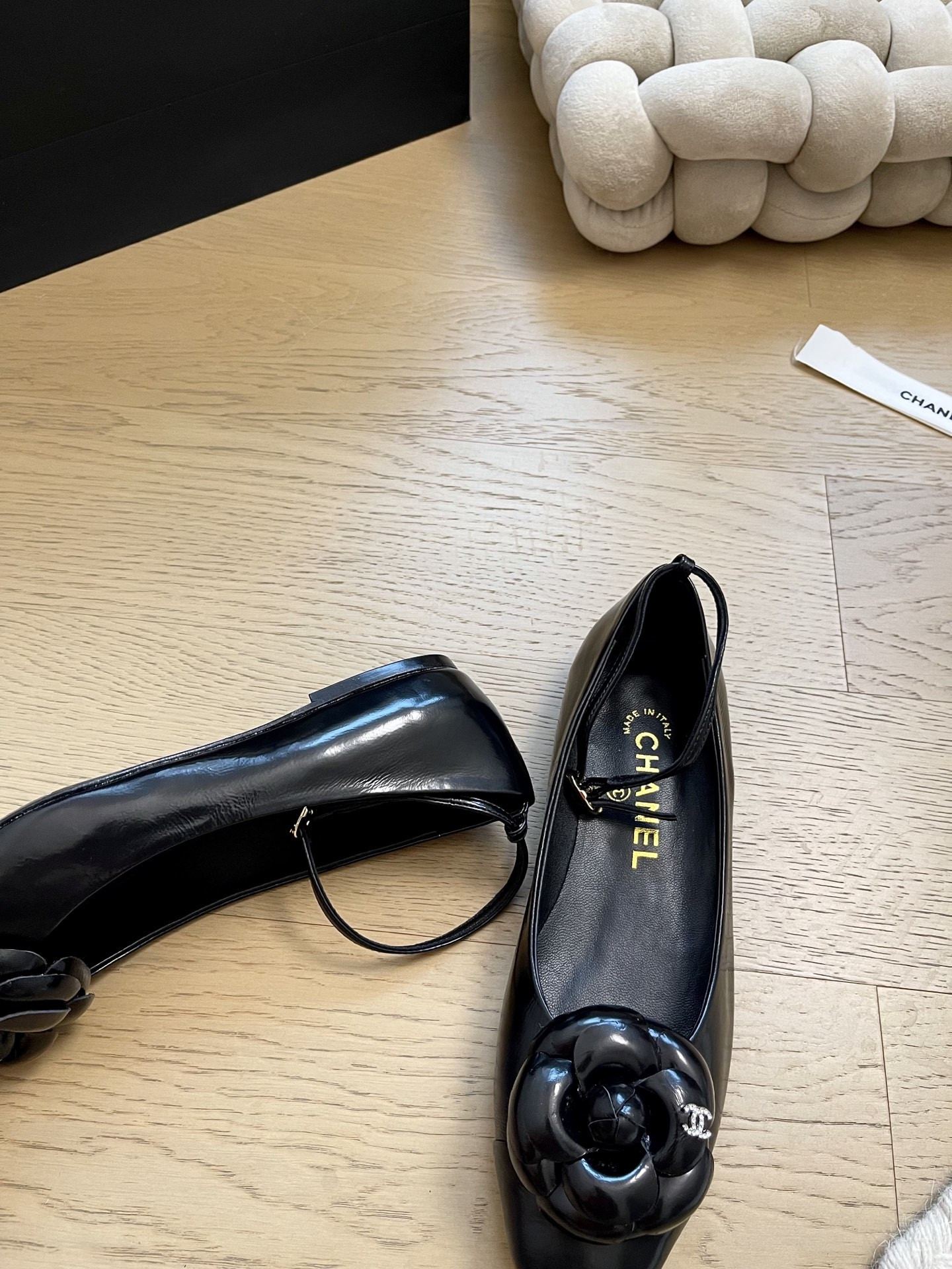 ua Ch*el ballet flats